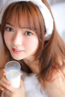 女老师和男学生接吻